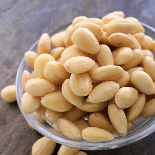 Whole Raw Almonds (Without Skin)